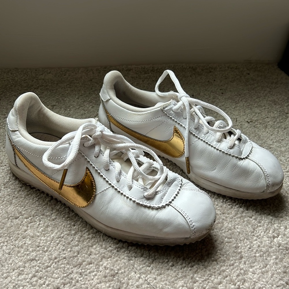 Nike white leather tennis or cheerleading sneakers